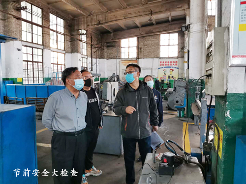 1589526509659916.jpg 02 勞動(dòng)節里公交忙(節前安全大檢查).jpg