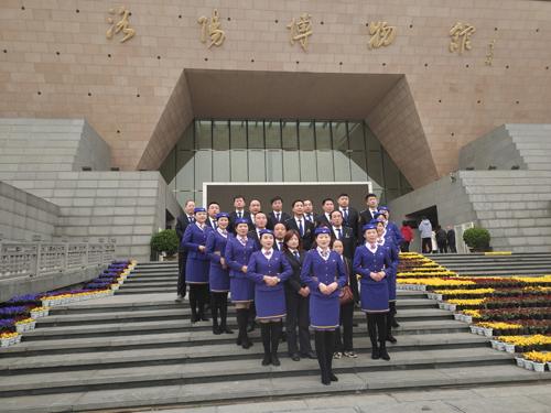 瞧！春分時(shí)節的最美公交藍！